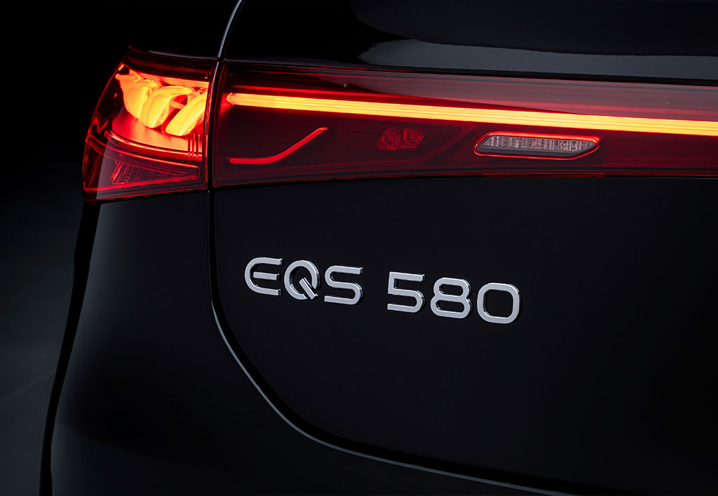 EQS 580 emblem